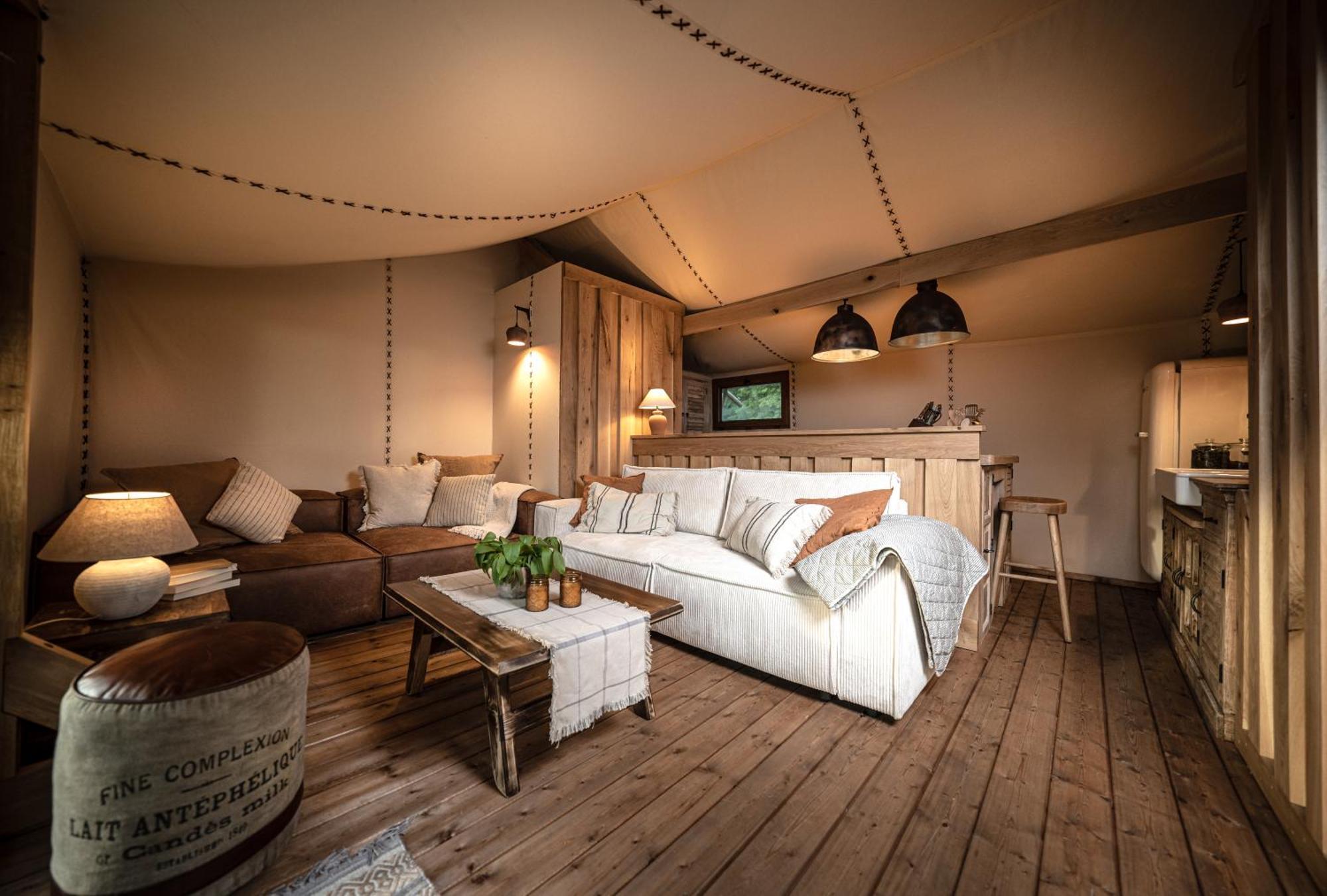 Urzeka Hotel Drzewce  Eksteriør billede
